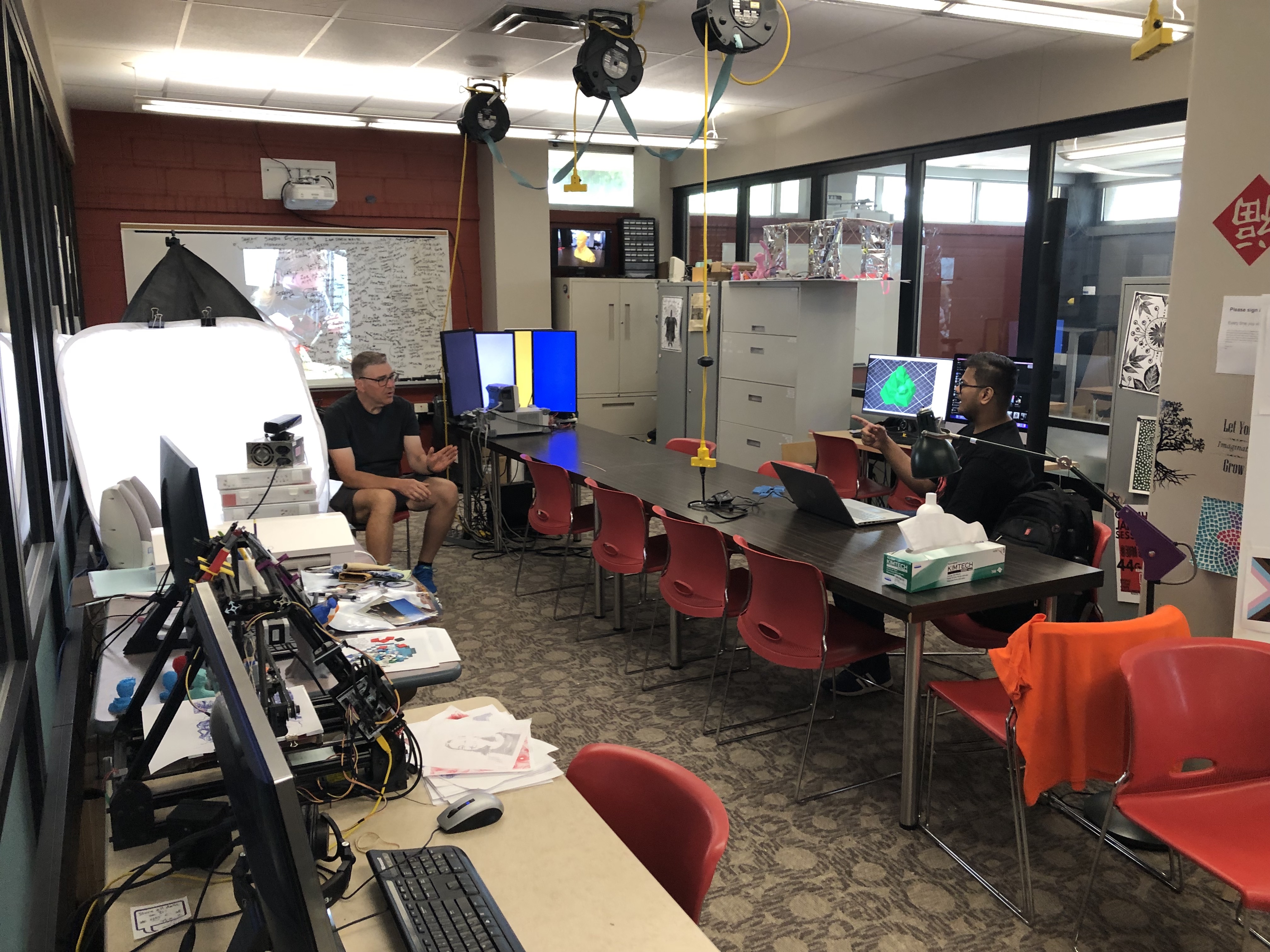 Interior of the maker space. There are tools for 3D printing, sewing, electronics, video editing, knitting and much more.